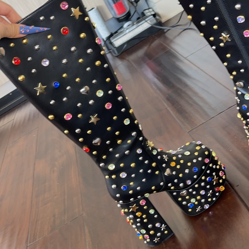 Brand new current mood boots 7